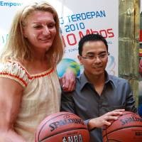 Dua Pelanggan FirstMedia Temui Veteran NBA