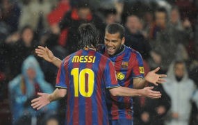Alves Ungkap Rahasia Kawal Messi