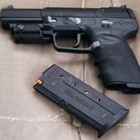 Sisa Komplotan Perampok Toko Emas Semar Bersenjata 4 Pistol