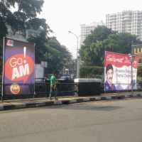 Distam Tertibkan Spanduk Sisa Kongres Partai Demokrat 