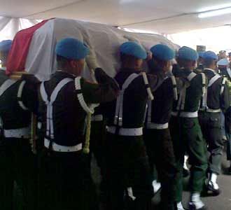 Jenazah Ainun Diberangkatkan ke TMP 