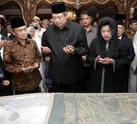 SBY Melayat Ainun Habibie