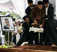 Ainun Habibie Dimakamkan