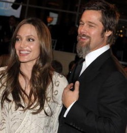 Angelina Jolie Digosipkan Keguguran