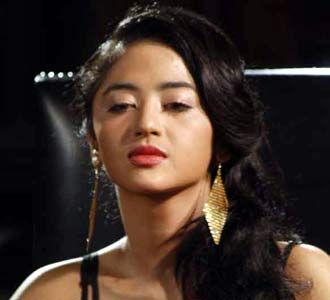 Bibir Merah Dewi Persik