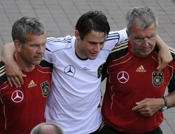 Opsi Lini Tengah Loew Berkurang Lagi