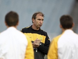 Australia Cuma Menang Tipis, Verbeek Kesal