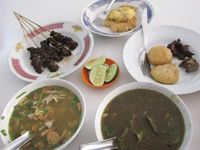 Hangatnya Soto Kudus Ayam Kampung!