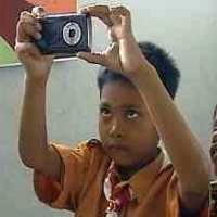 Ponari Dukun Cilik Konsumsi Obat Penurun Panas