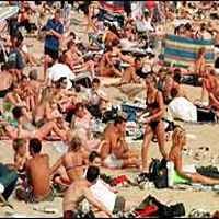 Ibu Asyik Berjemur, Bayi 5 Bulan Melepuh Akibat Sinar Matahari