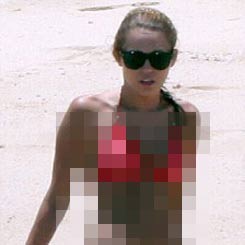 Liburan, Miley Cyrus Seksi Berbikini