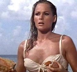 Bikini Cewek Bond di Dr No Terseksi Sepanjang Masa