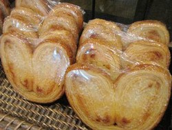 Manis Krenyes Si Kupu-Kupu Perancis