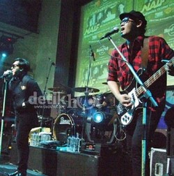 Rilis Album ke-6, Naif Cari Distributor