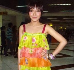 Rini Idol Tak Keberatan Cinlok Dengan Penyanyi Baru