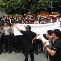 Telkom dan Telkomsel Didemo Wartel