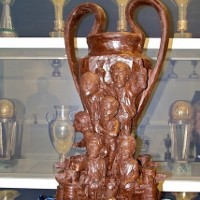 Patung Coklat Bertema Inter Raja Eropa