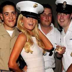 Paris Hilton Hibur Tentara AS