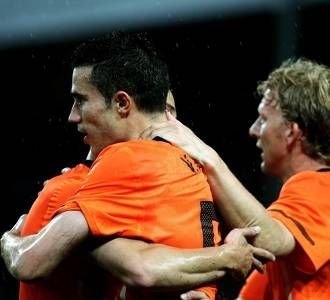 Dua Gol dari Van Persie