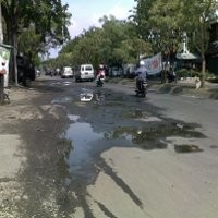 Jalan Karangmenjangan Rusak, Jalur Lalin Menyempit