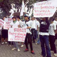 Tuntut Penahanan eks Bupati Jember, Forkom SMS Demo Kejati