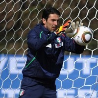 Buffon Tunggu Revolusi Juventus