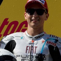 Stoner Pergi, Ducati Incar Lorenzo