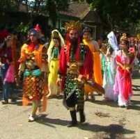 Ritual Puja Bhakti, Ribuan Umat Berjalan Kaki 6,5 Km