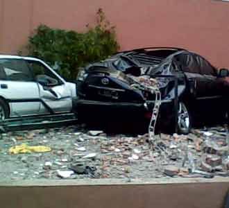 Tabung Gas Meledak, 2 Mobil Ringsek