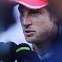 Button Tetap Waspadai Red Bull 