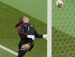 Dinho Bikin Seaman Termangu (2002)