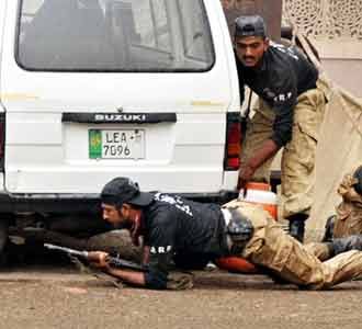 Kelompok Bersenjata Serang Masjid