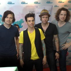 Dashboard Confessional Kaget Disambut Meriah di Indonesia