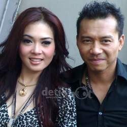 Nyanyi di Malaysia, Anang Diminta Cium Syahrini