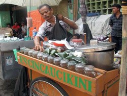 Nyoss... Segar Dingin Cincau Hijau!