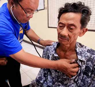 Pengobatan Gratis di Manggarai