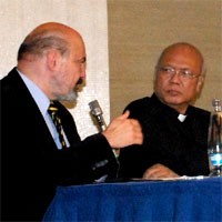 Dialog Semakin Penting Karena Pengaruh Globalisasi