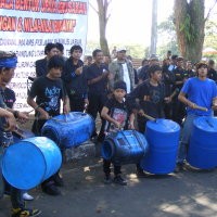 Perkusi dan Pencak Silat Buka Aksi Demo Tangkubanparahu 