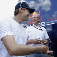 Red Bull Bantah Favoritkan Vettel