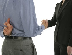 3 Perubahan Sikap Pria Berselingkuh