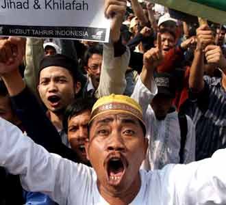 HTI Geruduk Kedubes AS