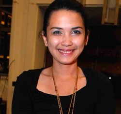 Ingin Pelajari Sifat Manusia, Dinda Kanya Kuliah Psikologi