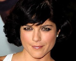 Trik Aplikasi Eye Shadow Ala Selma Blair