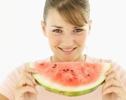 Cerahkan Kulit & Lawan Kanker dengan Semangka