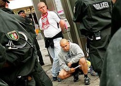 Hooligan Dilarang Masuk!