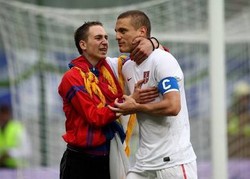 Vidic Tenangkan Serbia