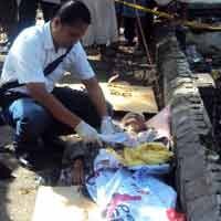 Wanita Tua Tewas di Atas Trotoar