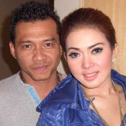 Anang-Syahrini ke Jepang Sebelum Umroh