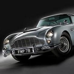 Mobil James Bond Dilelang