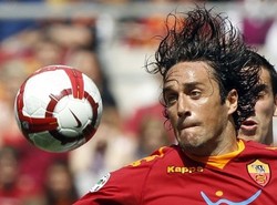 Toni Jagokan Inggris Juara 